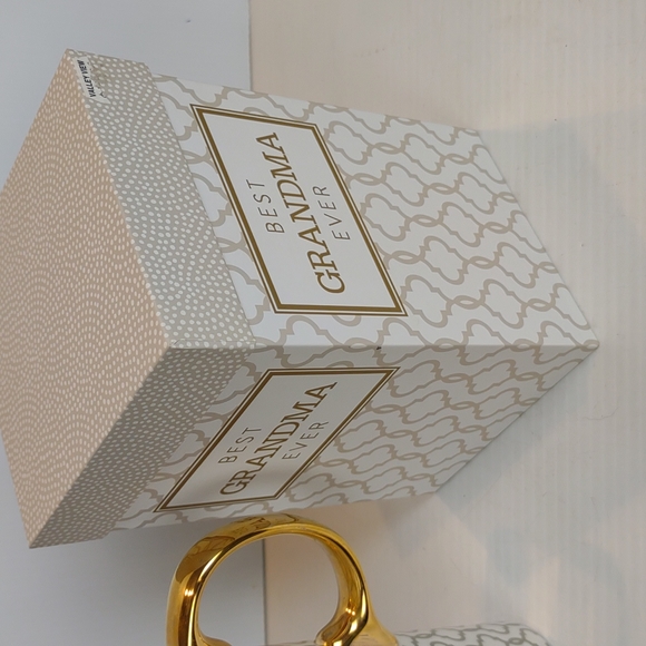 "Best Grandma Ever" Ceramic Travel Cup With Decorative Box - Picture 9 of 15